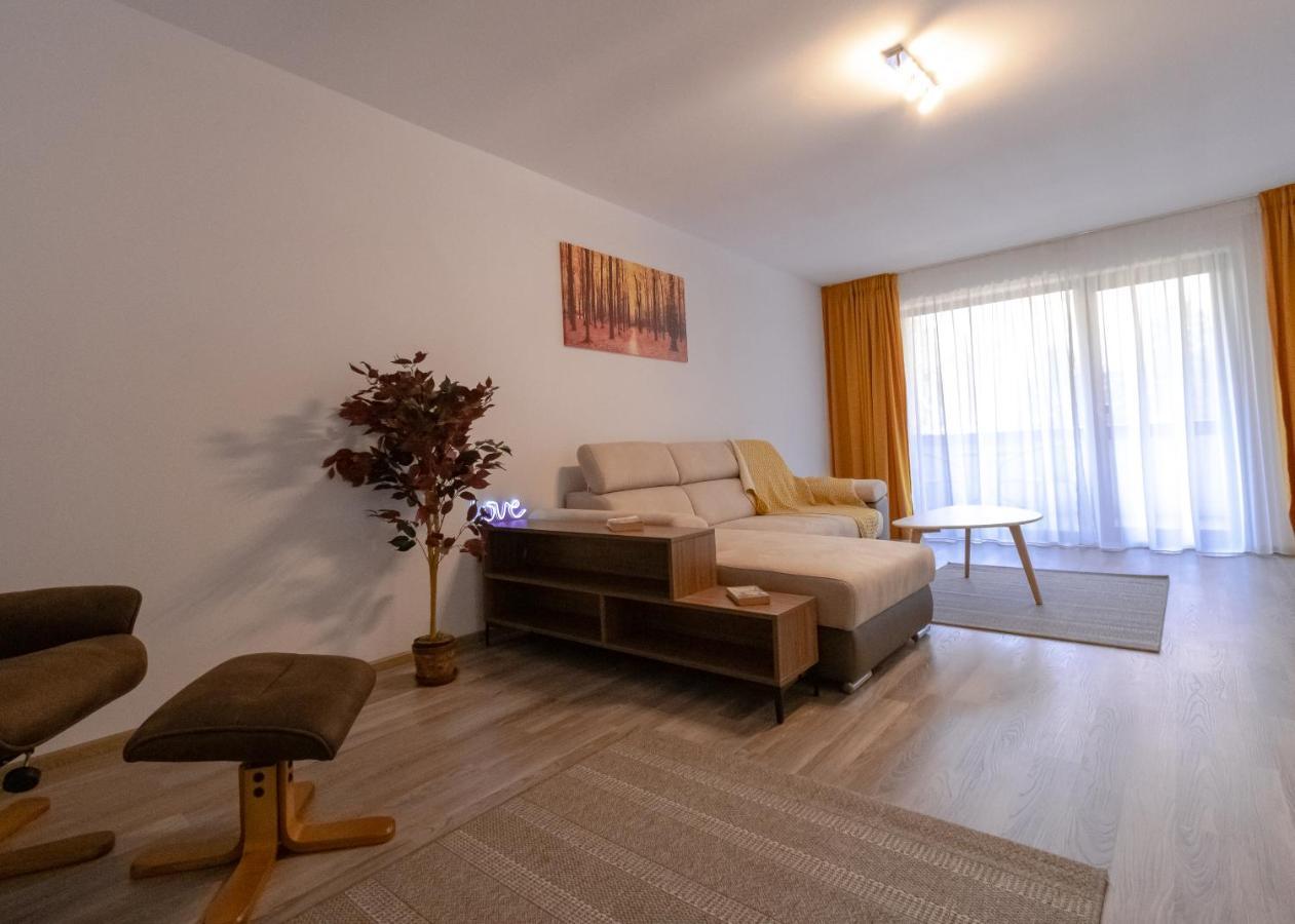 Transylvanian Apt. W/ Lrg. Terrace And Parking - Karpatenhaus Brasov Luaran gambar