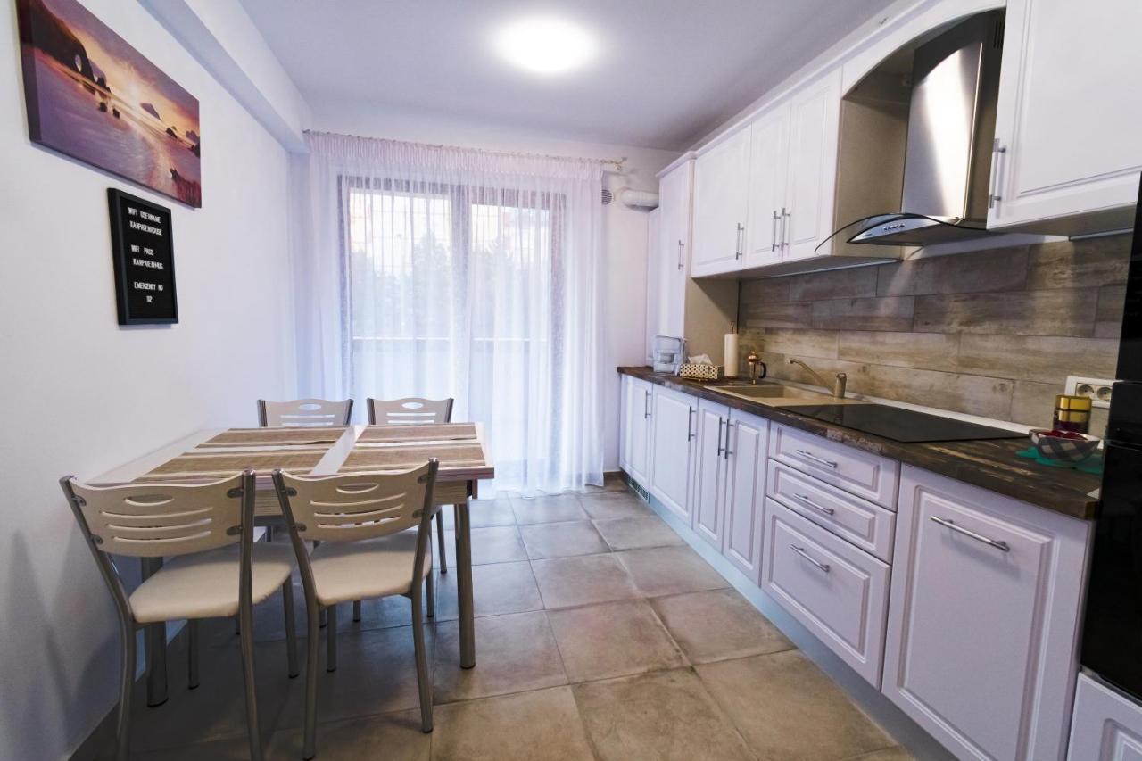 Transylvanian Apt. W/ Lrg. Terrace And Parking - Karpatenhaus Brasov Luaran gambar
