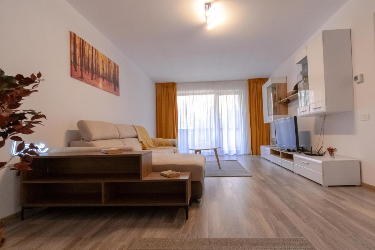 Transylvanian Apt. W/ Lrg. Terrace And Parking - Karpatenhaus Brasov Luaran gambar
